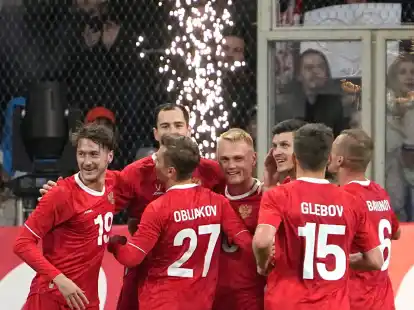 Russland setzte sich gegen Serbien mit 4:0 durch.