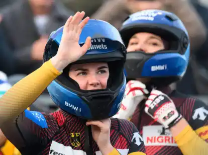 Siegte beim Weltcupfinale in Lake Placid: Bob-Pilotin Kim Kalicki (l) und ihre Anschieberin Leonie Fiebig.