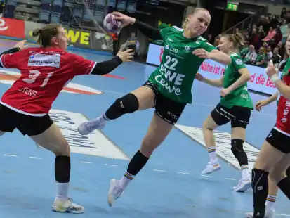 Die VfL Handballerinnen feierten einen 36:26 Sieg gegen die Spielerinnen aus Solingen in einer vollen EWE-Arena.