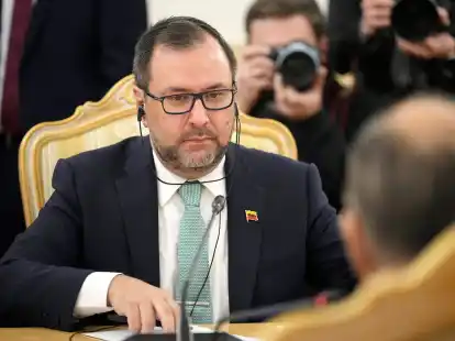 Der venezolanische Au&szlig;enminister Yv&aacute;n Gil wettert gegen die peruanischen Beh&ouml;rden.