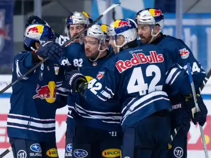 Der EHC M&uuml;nchen feiert den vorzeitigen Einzug ins DEL-Playoff-Halbfinale.