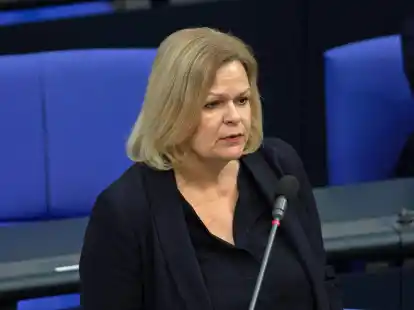 Bundesinnenministerin Nancy Faeser wirft der AfD eine N&auml;he zu Kremlchef Putin vor.