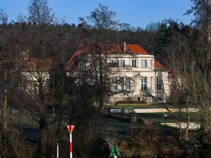 Blick auf ein G&auml;stehaus in Potsdam, in dem AfD-Funktion&auml;re sowie einzelne Mitglieder der CDU und der erzkonservativen Werteunion an einem Rechten-Treffen teilgenommen haben.