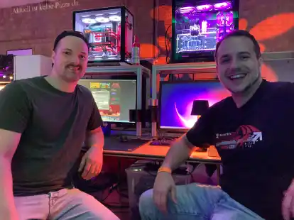 Steve Weihmeister (links) und Joey Baljöhr sind mit ihrer Freundesgruppe schon mehrfach dabei gewesen.