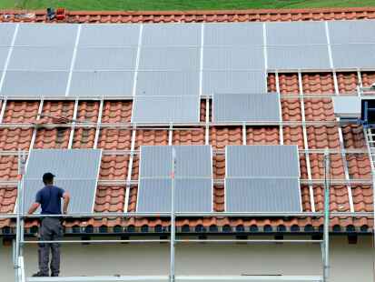 Eine Solaranlagen kann zur Energieautarkie des eigenen Hauses beitragen.