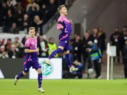 Maximilian Mittelst&auml;dt (r) feierte seinen Treffer zur neuen Torhymne.