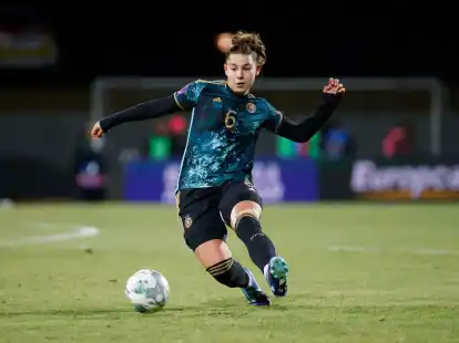 Ohne Kapit&auml;nin Alexandra Popp tritt das Team zu den L&auml;nderspielen an. K&ouml;nnte Lena Oberdorf (Bild) ihre Vertreterin werden?