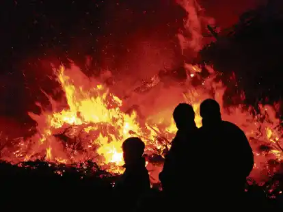 Viele Dutzend Osterfeuer werden im Ammerland wieder lodern.