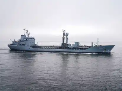 Der Betriebsstofftransporter &bdquo;Rh&ouml;n&ldquo; verl&auml;sst Wilhelmshaven am Ostermontag und schlie&szlig;t sich dem Nato-Verband in der Ostsee an.