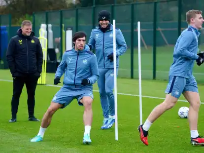 Sandro Tonali (2.v.l.) wurde erneut wegen Wettbetrugs angeklagt.