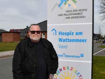 „Onkelz“-Frontsänger Kevin Russel besuchte das Hospiz am Wattenmeer in Varel.
