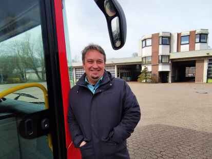Busverbindungen auf dem Land sind gar nicht so einfach: Andreas Jung ist Geschäftsführer der Verkehrsbetriebe Wesermarsch und erklärt, welche Herausforderungen der öffentliche Nahverkehr im Landkreis aktuell und in Zukunft hat.