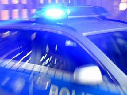Einsatz in Wolfsburg: Polizei findet Sprengvorrichtungen und nimmt drei Personen fest. (Symbolbild)