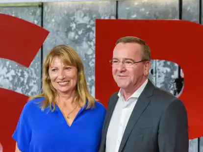 Petra Köpping  und Boris Pistorius  im Foyer der Congresshalle. 2019 fanden Regionalkonferenzen der SPD statt.