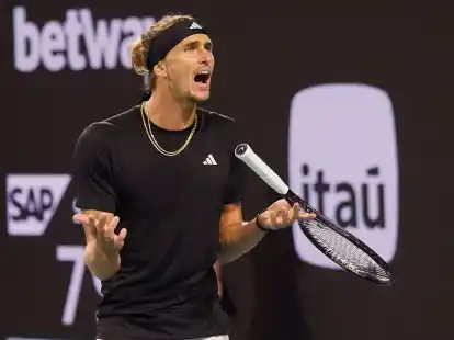 Alexander Zverev reagiert auf einen verpassten Punkt.