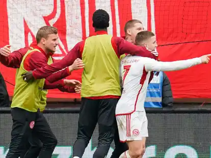 Die Fortuna nimmt drei Punkte aus Kaiserslautern mit.