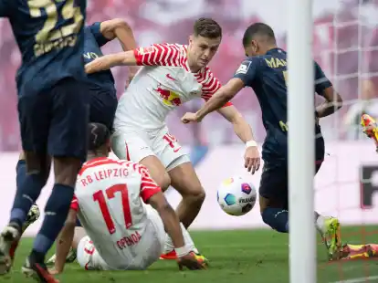 RB Leipzig (wei&szlig;e Trikots) musste sich mit einem 0:0 gegen Mainz zufrieden geben.