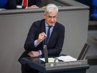 &laquo;Die deutsche Wirtschaft lahmt und braucht dringend Entlastung bei Energiekosten oder Unternehmensteuern&raquo;, sagt Unionsfraktionsvize Mathias Middelberg.