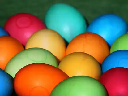 Gibt es zu Ostern gef&auml;rbt in allen Farben: gekochte Eier.