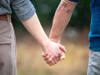 Wie kann man eine gute Beziehung f&uuml;hren?&nbsp;Gary Chapman antwortet darauf mit den &laquo;F&uuml;nf Sprachen der Liebe&raquo;.