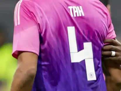 Das Design der Nummer 4 auf den Trikots der deutschen Nationalmannschaft soll ge&auml;ndert werden.