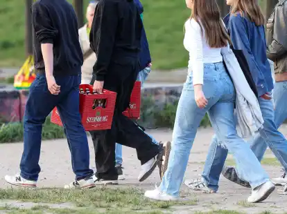 Beim Rauschtrinken, Komasaufen oder Binge-Drinking spielten oft soziale Motive und Gruppendruck eine Rolle.