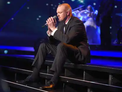 Sein Comeback:&nbsp;Stefan Raab hat einen erneuten Box-Kampf gegen Regina Halmich angek&uuml;ndigt.