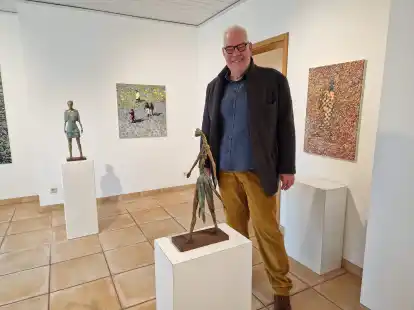 Vereint den Bremer Bildhauer Amir Omerovic mit dem Hamburger Maler Tomasz Paczewski in der Ausstellung &bdquo;Randzonen der Wirklichkeit&ldquo;: Galerist Frank Giesen.