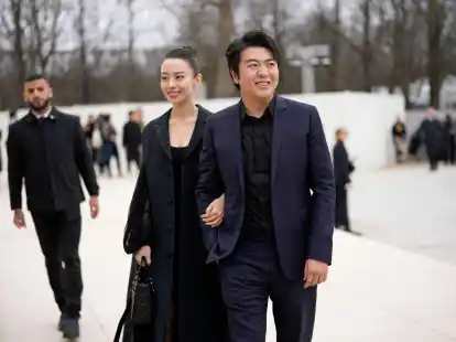 Gina Alice Redlinger und Lang Lang wechseln mit ihrem Sohn etwa alle zwei Monate den Kontinent.