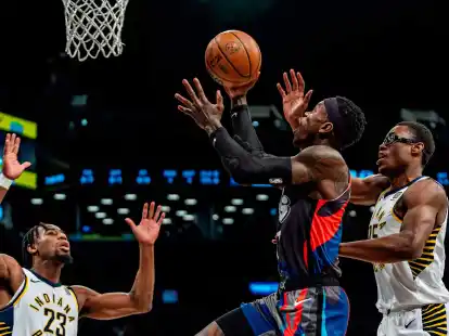 Dennis Schr&ouml;der (M) und die Brooklyn Nets haben die NBA-Playoffs verpasst.