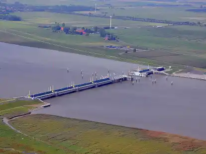 Ein beliebtes Ausflugsziel: Das Emssperrwerk bei Gandersum.