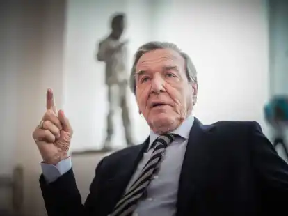 Gerhard Schr&ouml;der (SPD) ist seit seiner Kanzlerschaft von 1998 bis 2005 mit Russlands Pr&auml;sident Wladimir Putin befreundet.