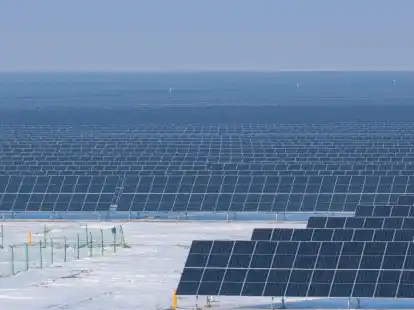 Ein Photovoltaik-Energieprojekt in der Autonomen Pr&auml;fektur Changhi der Hui.