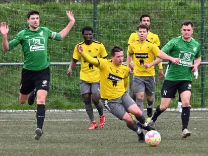In der Fußball-Landesliga erwartet der SVW (gelbe Trikots) nach dem 2:0 gegen Firrel (Foto) am Sonntag das Team von Vorwärts Nordhorn.