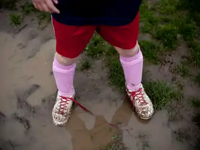 Der DFB musste nach den Regenfällen die Kinderfußball-Tour in Emden verschieben.