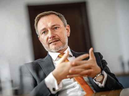 Bundesfinanzminister Christian Lindner (FDP) bei einem Interview im Bundesfinanzministerium