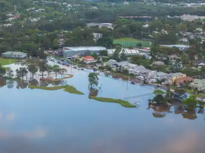 Rekordniederschl&auml;ge in Sydney und Teilen von Neus&uuml;dwales haben zu &Uuml;berschwemmungen und weitreichenden Sch&auml;den gef&uuml;hrt, so dass die Beh&ouml;rden f&uuml;r einige Gemeinden Evakuierungsma&szlig;nahmen anordneten.