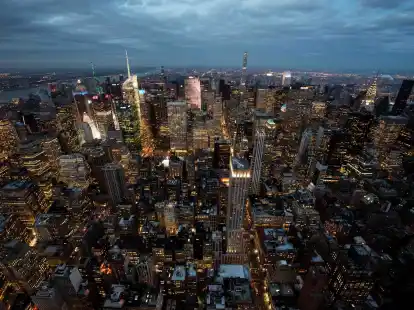 Die Skyline von Manhattan mit ihren vielen B&uuml;rot&uuml;rmen. Ein ungew&ouml;hnlich starkes Erdbeben und mehrere Nachbeben hatten ersch&uuml;ttert.