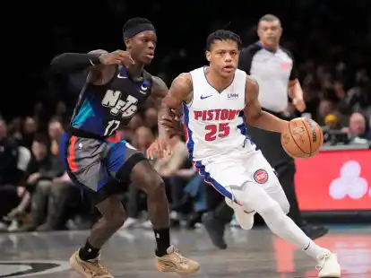 Dennis Schr&ouml;der (l) von den Brooklyn Nets erzielte 24 Punkte gegen die Detroit Pistons.