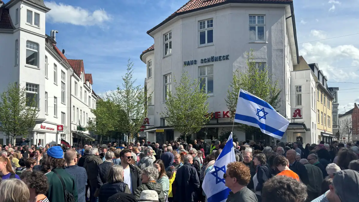 Nach Anschlag auf Synagoge – Hunderte Menschen setzen klares Zeichen gegen ...