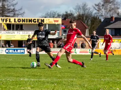 Der FC Sedelsberg (rotes Trikot, hier im Spiel gegen Löningen) verlor 0:3 in Gehlenberg.