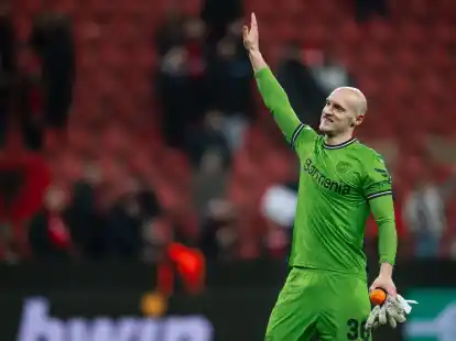 Niklas Lomb verl&auml;ngerte seinen Vertrag in Leverkusen bis 2027.