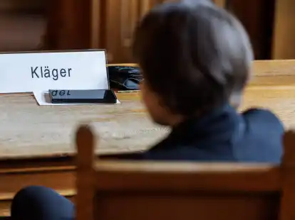 In einem Gerichtsverfahren gegen den Impfstoffhersteller Astrazeneca konnte die Kl&auml;gerin einen ersten Teilerfolg erzielen.