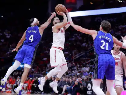 Moritz Wagner (r) und die Orlando Magic besiegten die Houston Rockets.