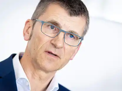 Niedersachsens LKA-Chef Friedo de Vries w&uuml;nscht sich eine politische Diskussion dar&uuml;ber, was die Polizei an Instrumenten im Rahmen der digitalen Entwicklung einsetzen darf.