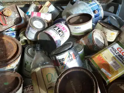 Auch Farb- und Lackreste bed&uuml;rfen der korrekten Entsorgung