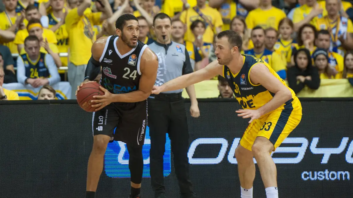 The Short History of the EWE Baskets Oldenburg vs. Rasta Vechta Derby