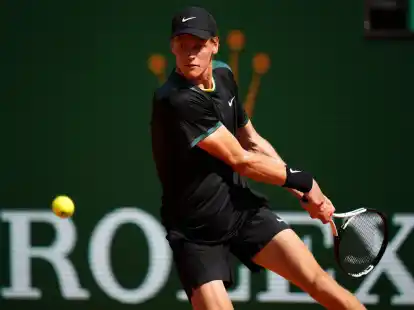 Jannik Sinner musste sich in Monte-Carlo Stefanos Tsitsipas geschlagen geben.