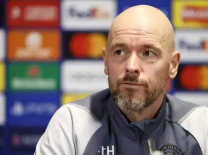 Manchester Uniteds Cheftrainer Erik ten Hag hat die Pressekonferenz nach dem 2:2 in Bournemouth vorzeitig beendet.