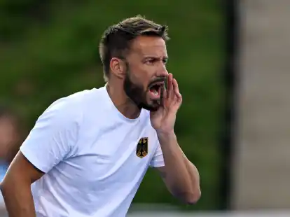 Valentin Altenburg ist der Trainer der deutschen Hockey-Damen.